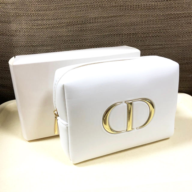 Dior Golden Makeup Cosmetic Bag 1 pc. กระเป๋าอเนกประสงค์สุดหรู สีขาวโลโก้ทอง หรูหราในแบบฉบับสาวดิออร์